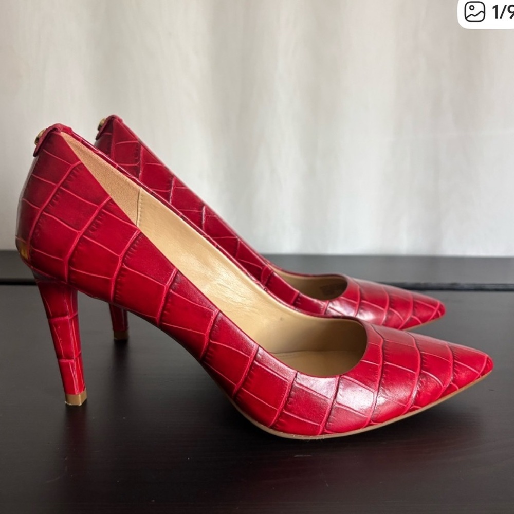 Michael Kors Red Croc‑Embossed Pointed Toe Heels | 7M - Picture 3 of 11